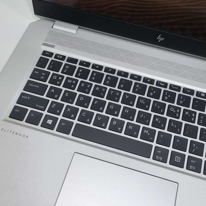 HP 엘리트북 지포스 GTX1050 탑재 메모리 32G 코어 i7 8세대 저장용량 NVMe SSD 512G 업그레이드완료 윈도우11