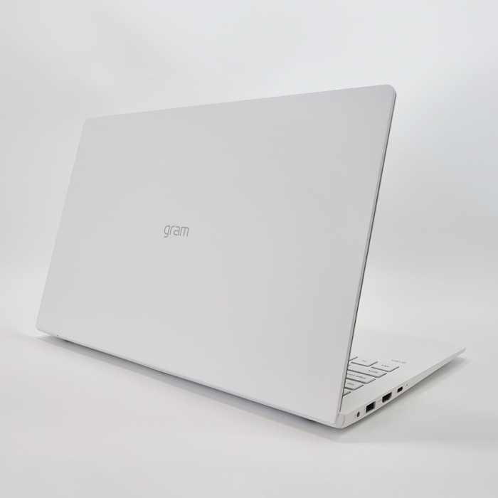 LG전자 올뉴그램 화이트 초슬림 초경량 10세대 15.6인치 광시야각 IPS패널 탑재 부스터충전 가능