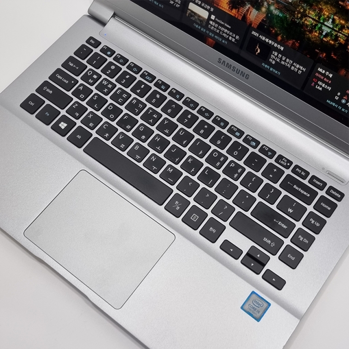 [B급할인] 삼성전자 노트북9 메탈 실버 15인치 대화면 Full HD 고해상도 180도 힌지 C타입충전가능 윈도우11