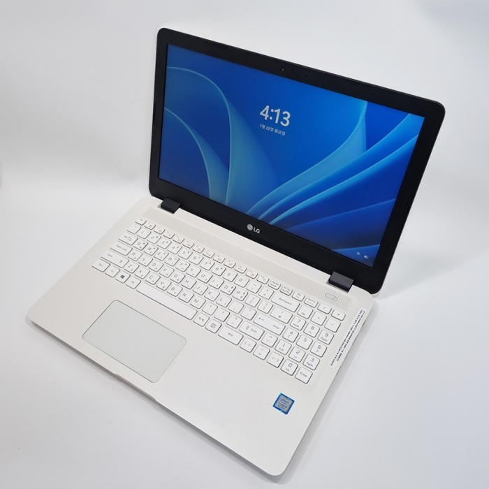 LG전자 15.6인치 울트라PC 화이트 심플한 고급사무용 노트북 8세대 우측 넘버키패드 탑재 윈도우11
