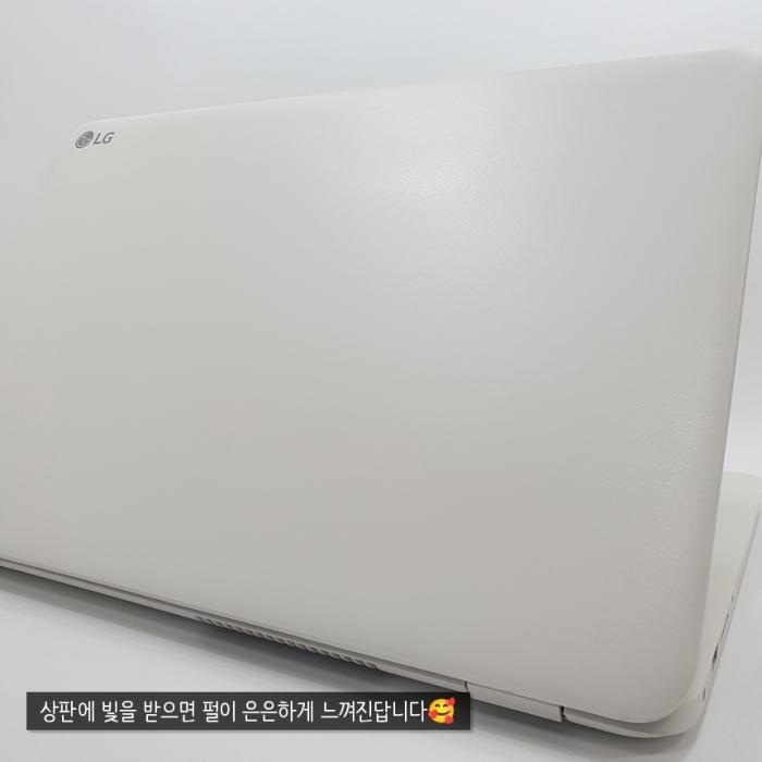LG전자 울트라PC 화이트 노트북 i5 8세대 15.6인치 Full HD 고해상도 우측넘버패드 탑재 윈도우11 Pro