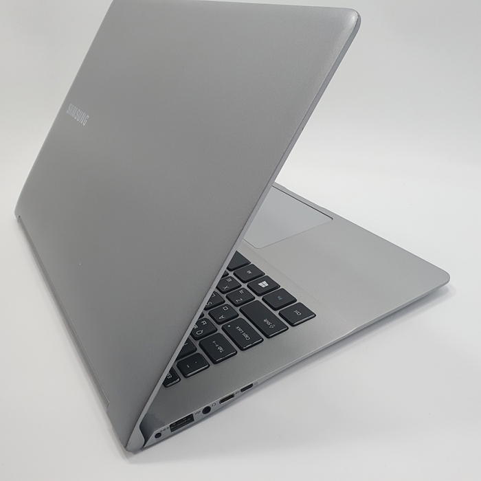 [B급할인]초경량 삼성 노트북9 메탈실버 15인치 화면 인텔 코어 i5 DDR3 8G Full HD 윈도우11 정품 탑재