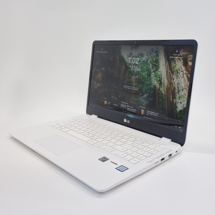 LG전자 울트라PC 지포스 MX150 탑재 코어 i7 8세대 화이트색상 15.6인치 FHD 고해상도 저장용량 512G 윈도우11