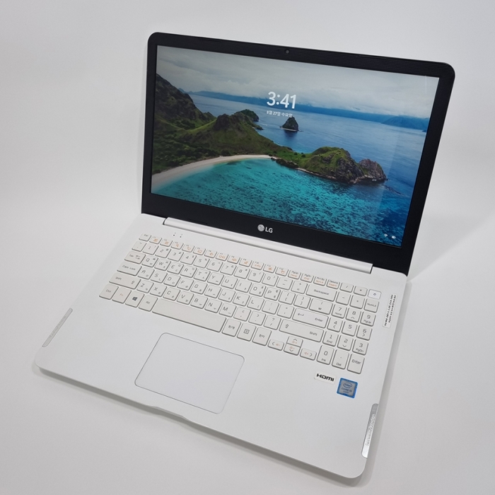 LG전자 울트라PC 고급사무용 15.6인치 대화면 Full HD 고해상도 우측넘버패드 탑재 화이트 노트북 윈도우11