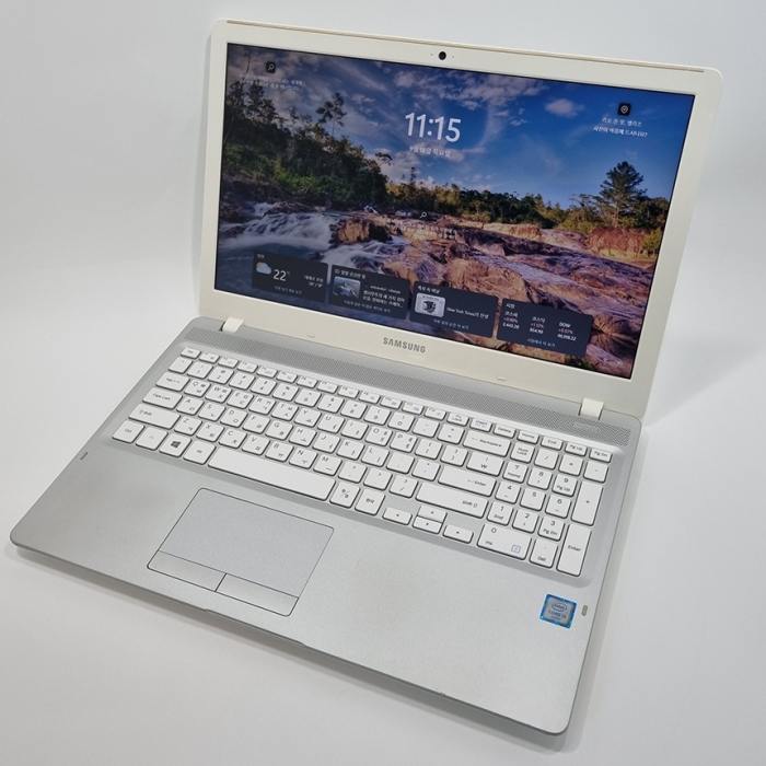 [배터리새상품] 삼성 노트북5 초가성비 대화면 15.6인치 Full HD 화이트 노트북 우측넘버패드 탑재 윈도우11