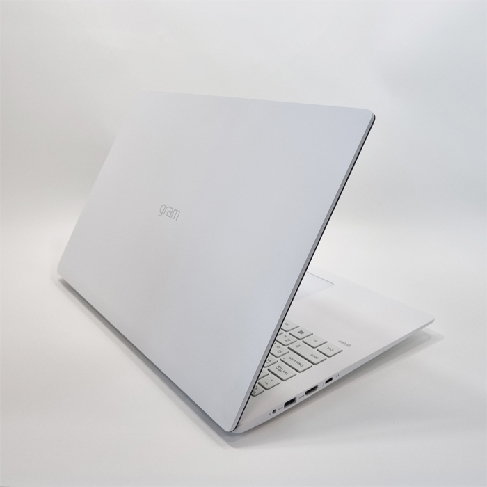 LG전자 그램 17인치 큰 대화면 화이트 노트북 WQXGA 초고해상도 C타입충전가능 우측 넘버키패드 탑재 윈도우11