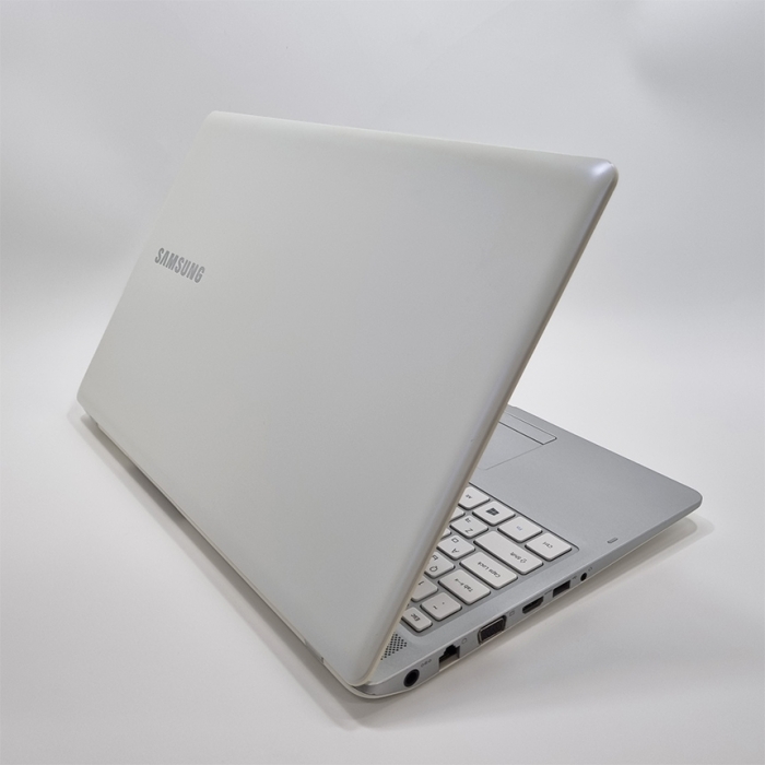 [B급할인] 삼성 화이트 노트북 15.6인치 대화면 Full HD 고해상도 우측넘버패드 탑재 윈도우11