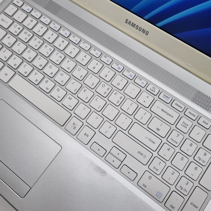 [B급할인] 삼성 화이트 노트북 15.6인치 대화면 Full HD 고해상도 우측넘버패드 탑재 윈도우11