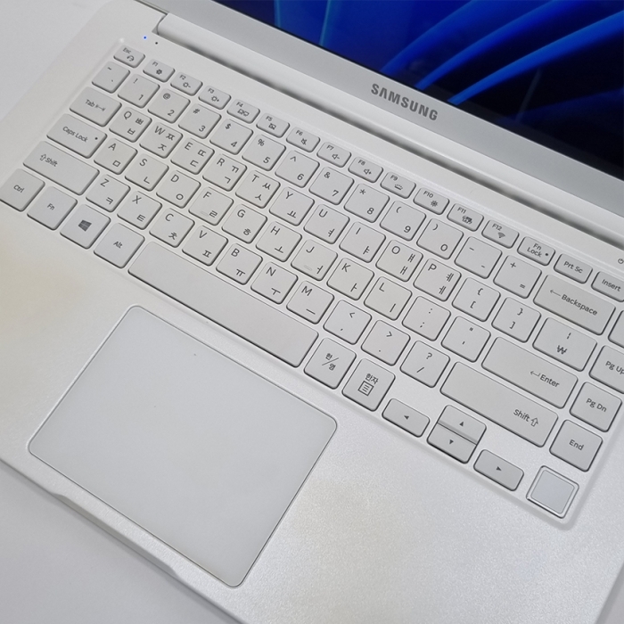 [B급할인] 삼성 노트북9 Always 화이트 노트북 15인치 대화면 Full HD 고해상도 C타입충전가능 윈도우11
