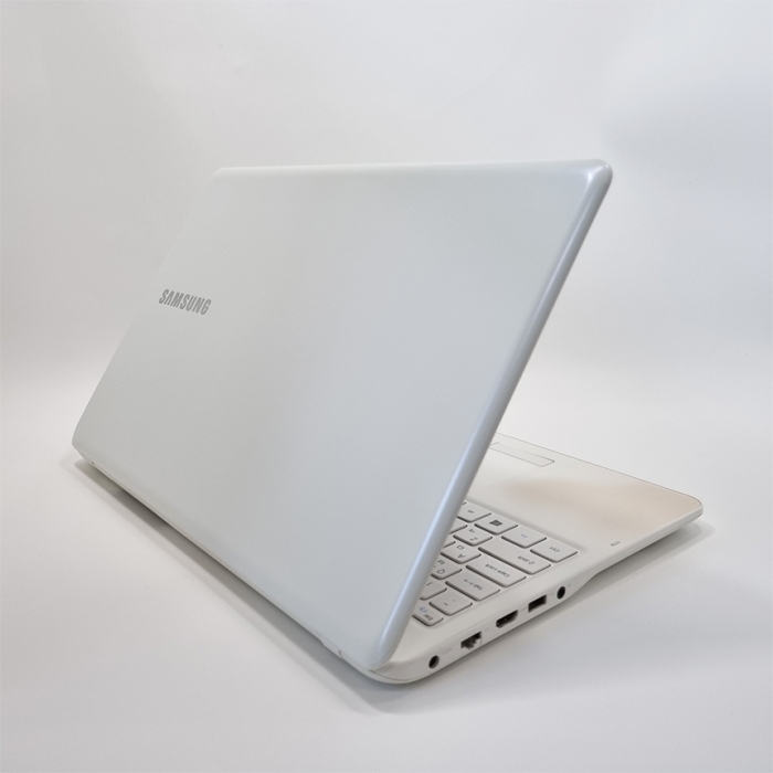 [B급할인] 삼성 노트북5 지포스 940MX 15.6인치 대화면 Full HD 고해상도 화이트 우측넘버패드 탑재 윈도우11