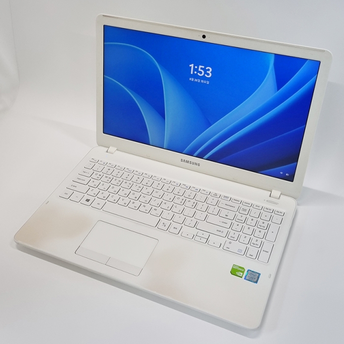 [B급할인] 삼성 노트북5 지포스 940MX 15.6인치 대화면 Full HD 고해상도 화이트 우측넘버패드 탑재 윈도우11