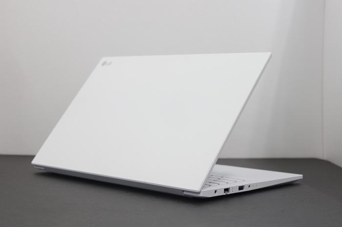 [B급할인] 풀박스구성 엘지 울트라PC 라이젠5 7시리즈 15.6인치 대화면 화이트 노트북 윈도우11