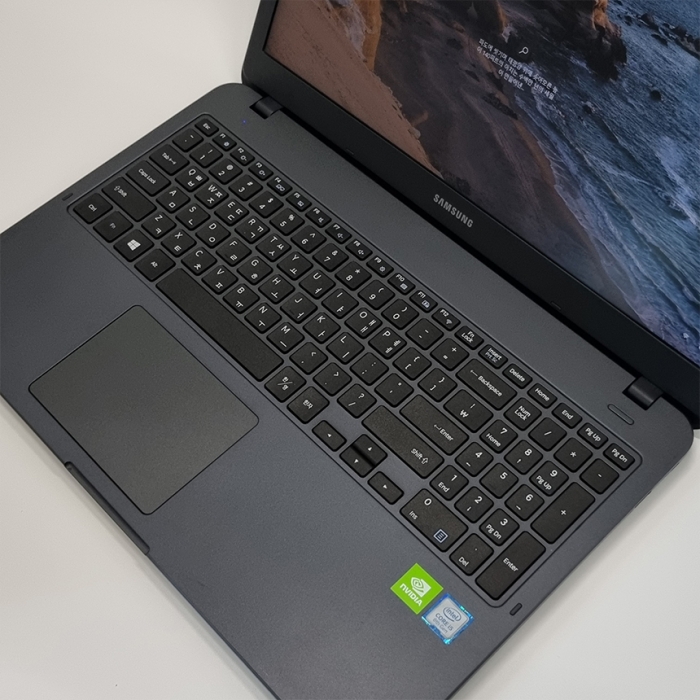 삼성전자 지포스 MX250 탑재 노트북 15.6인치 대화면 Full HD 고해상도 총용량 756G 우측넘버패드 탑재 윈도우11