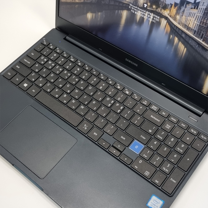 [B급할인] 삼성전자 블랙 노트북7 프로 초가성비 15.6인치 대화면 FHD 해상도 우측넘버패드 탑재 윈도우11