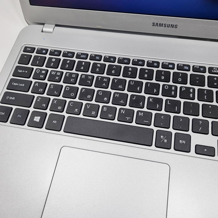 삼성전자 노트북5 실버 코어 i7 지포스 MX150 탑재 15.6인치 대화면 FHD 고해상도 우측넘버패드 탑재 윈도우11