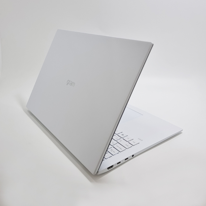 LG전자 그램 인텔 i7 11세대 화이트 17인치 큰 대화면 노트북 WQXGA 초고해상도 NVMe SSD 512G 업그레이드 완료
