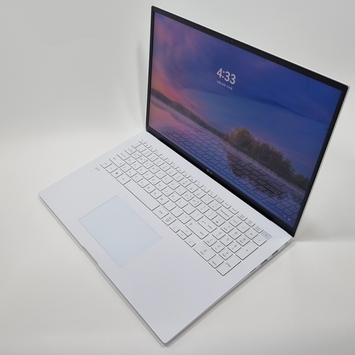LG전자 그램 인텔 i7 11세대 화이트 17인치 큰 대화면 노트북 WQXGA 초고해상도 NVMe SSD 512G 업그레이드 완료