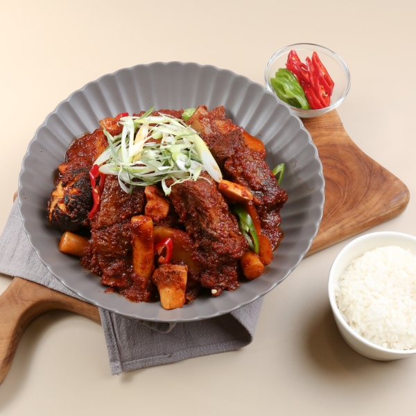 [ 유통기한 : 2026.08.24 ] 고선생 매운돼지갈비찜 900g
