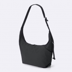 GU 지유 소프트 나일론 크로스 바디백 남녀공용 353173