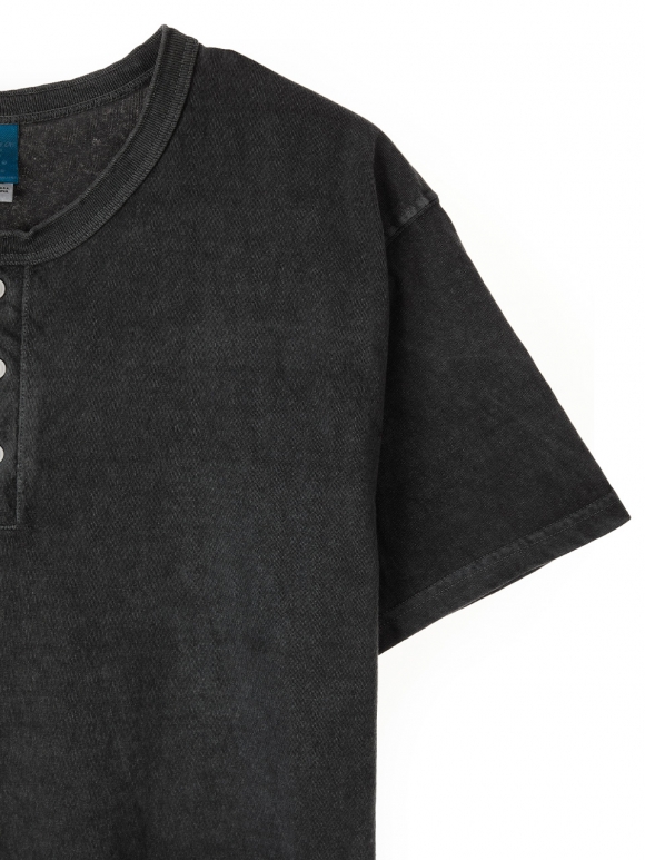 헨리넥 반팔 티셔츠 - 피그먼트 블랙