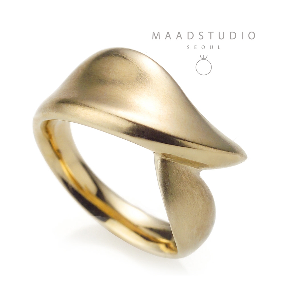 Willow leaf ring (L) 14k gold hairline