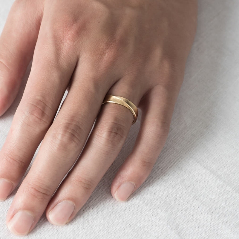 Infinity III wedding ring Set (M&M) 14k gold hairline