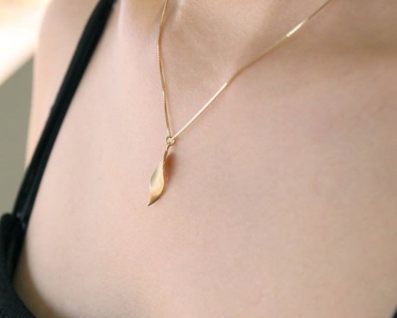 Willow leaf pendant (S) 14k gold