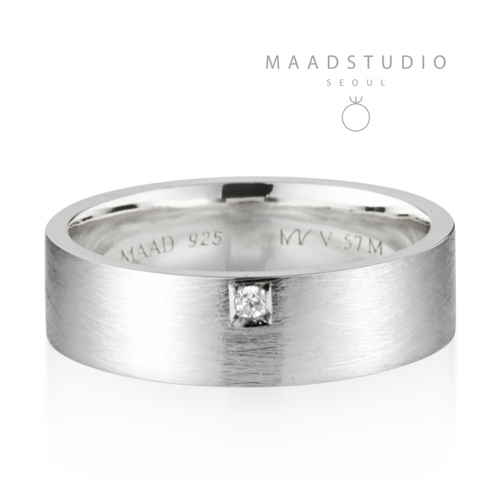 MR-V Flat band ring 5.7mm hairline, Diamond Sterling silver