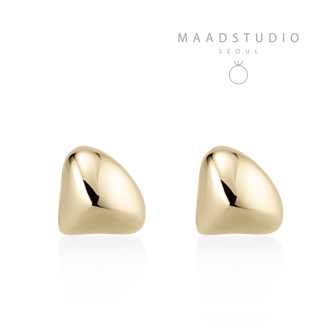 Pebble stone triangle earring 14k gold