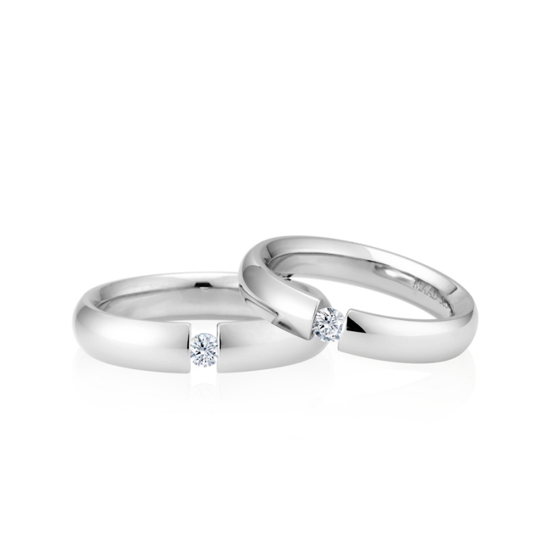 English heros Tensionband wedding ring Set (5mm & 4mm) 14k White gold CZ 0.1ct