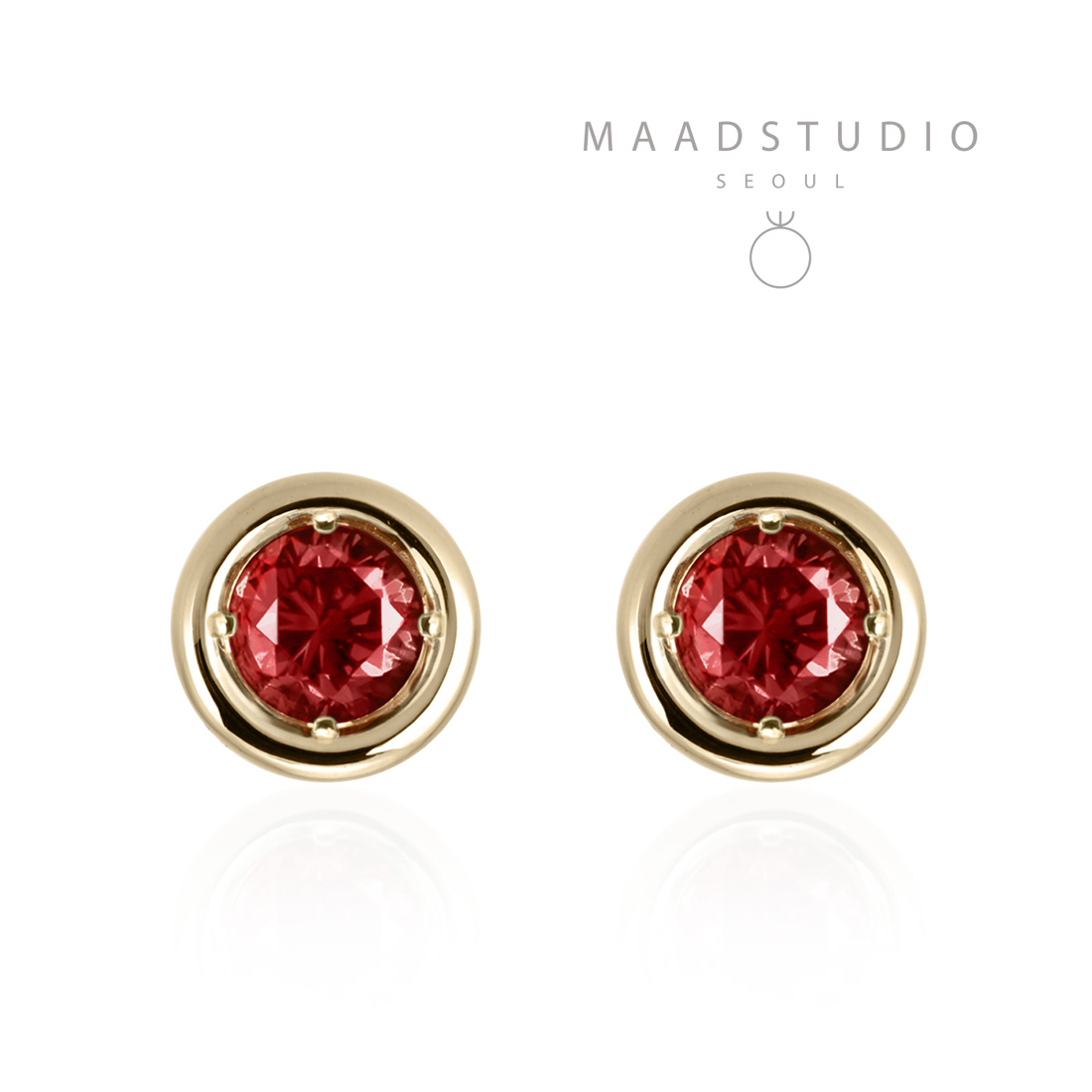 Hemisphere earring 14k gold garnet 0.1ct