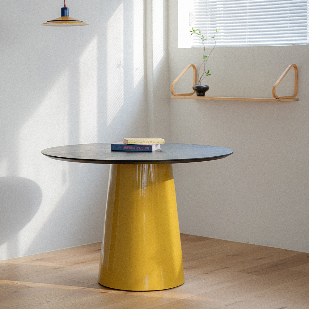(4월특가) [적립금 10만원] 헨지디자인 비노 머스타드 라운드 블랙 오크 테이블 / Vino Mustard Round Table - Black Oak (-4/30)