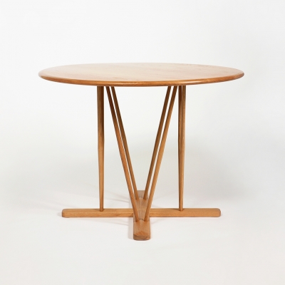 비엘오 스트럿 다이닝 라운드 테이블 화이트 오크 / STRUT DINING ROUND TABLE WHITE OAK