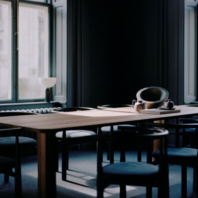 뉴웍스 아틀라스 다이닝 테이블 L - 퓸드오크