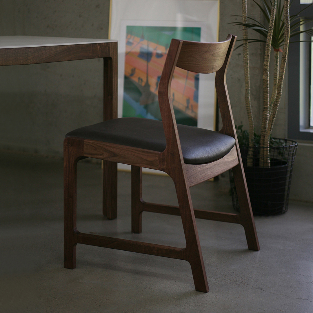 비엘오 파라볼라 체어 월넛 / PARABOLA CHAIR WALNUT