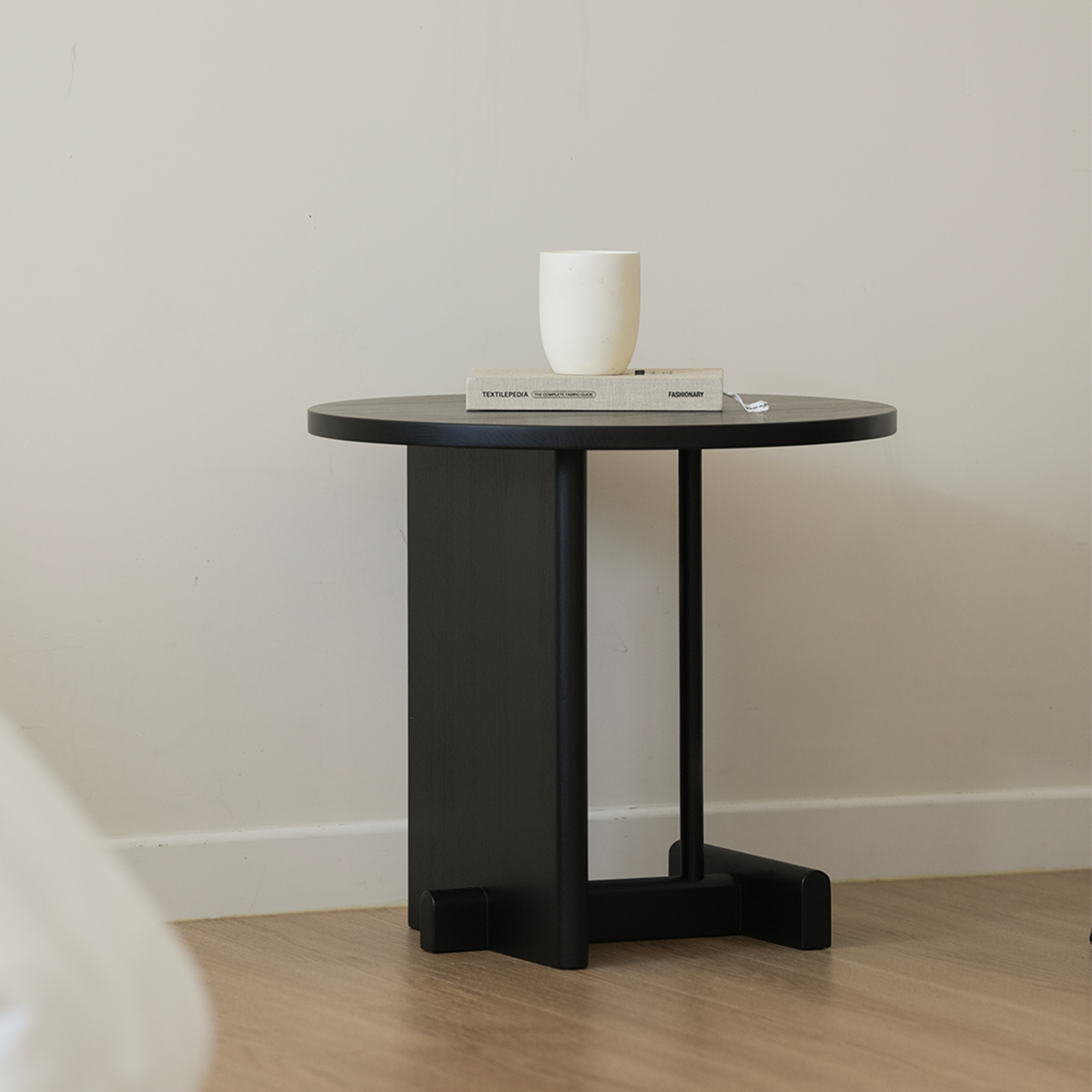 (1월특가) 라미에스 에트나 ST-02 애쉬 블랙 원목 원형 사이드 테이블