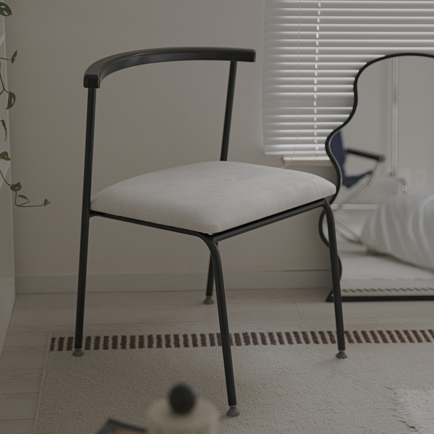 베노식스 히코 원목 다이닝의자 (블랙에디션)