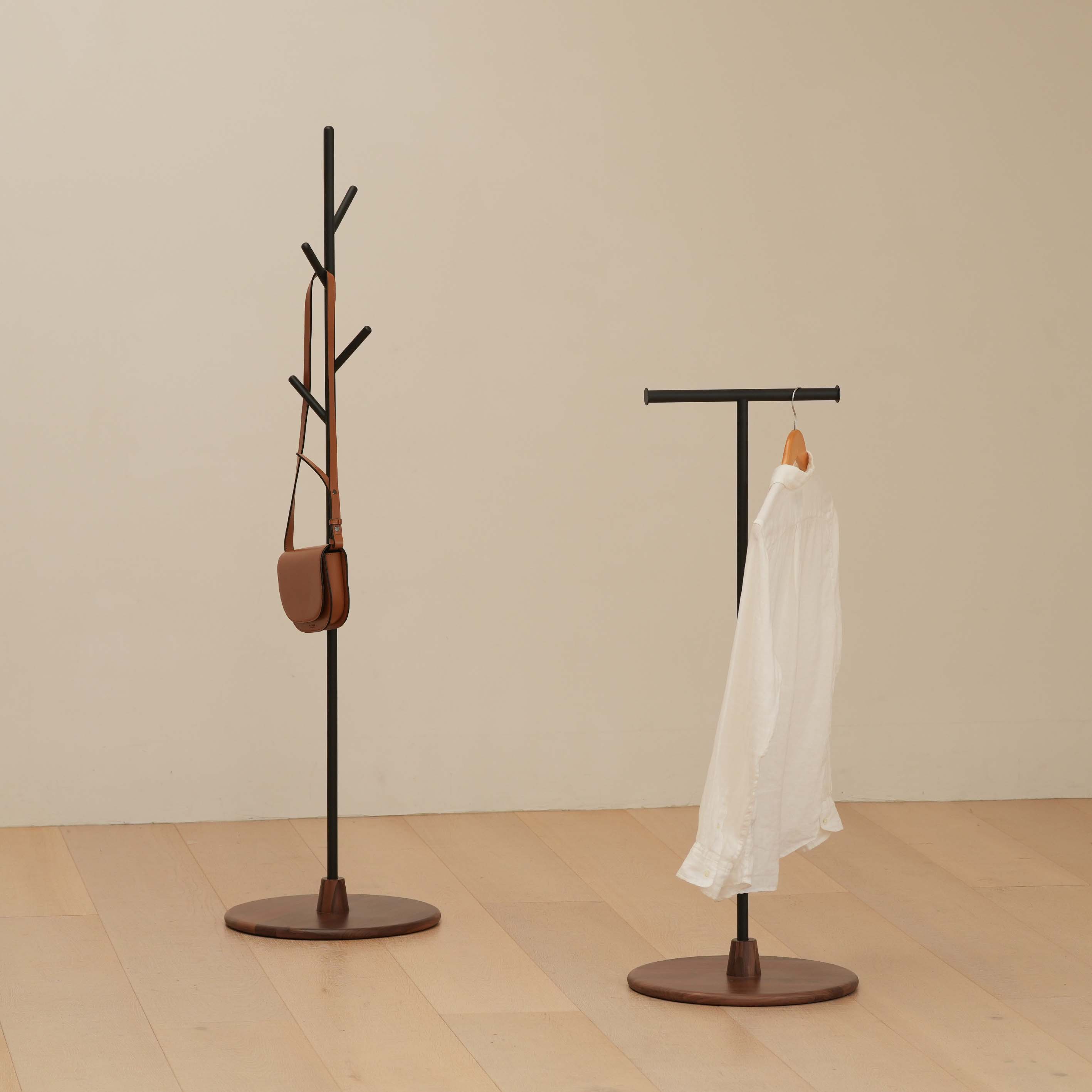 (1월특가) 라미에스 모블러 월넛 원목 철제 거실 안방 옷걸이 행거