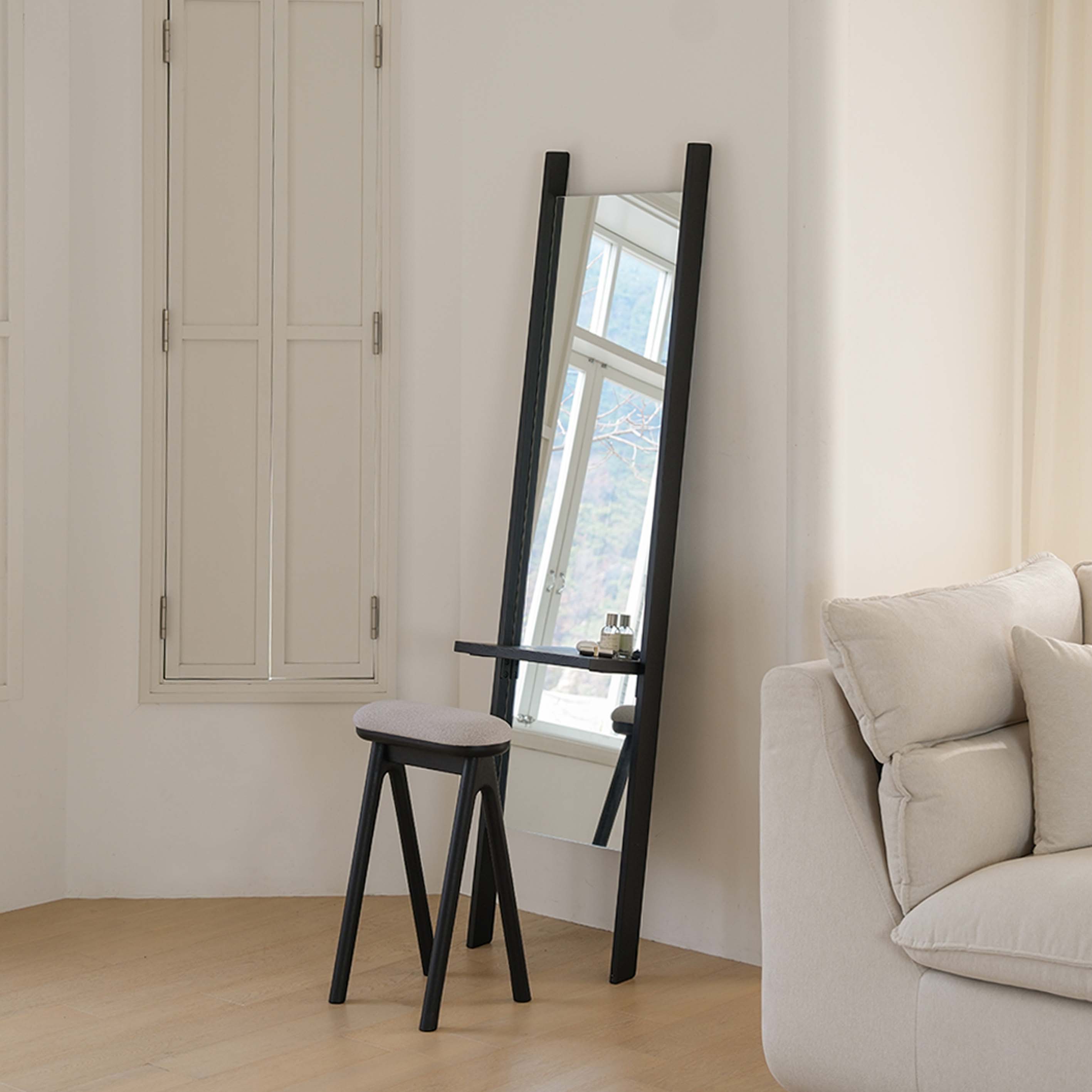 (1월특가) 라미에스 리네아 애쉬 블랙 원목 소파 침대 전신 거울