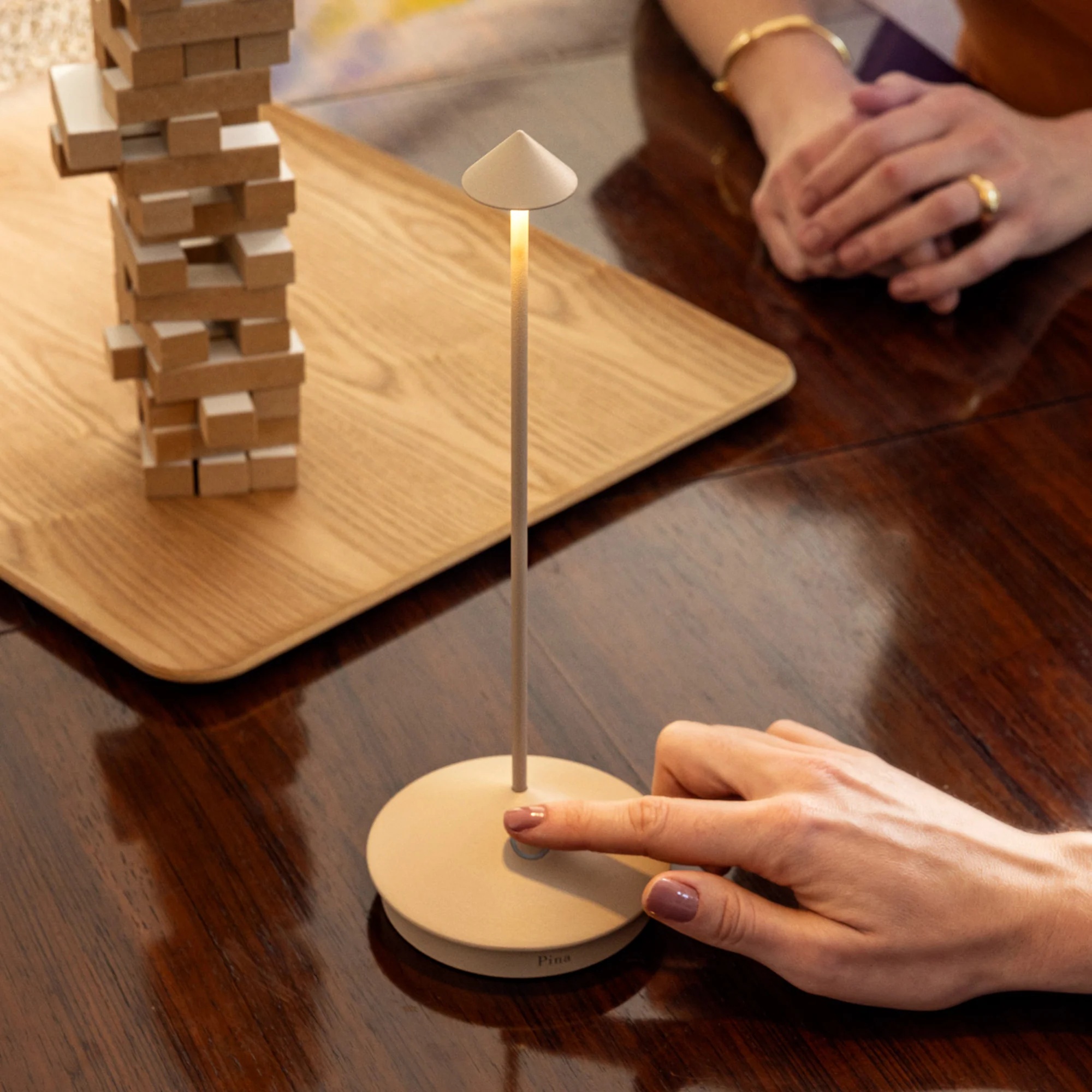 (페스타세일) 자페라노 피나 포터블 테이블램프 Pina Table Lamp (무선조명)