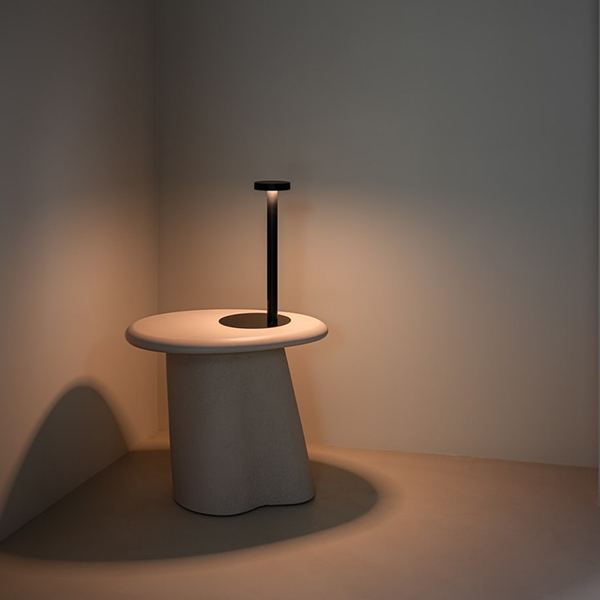 모아보 온다 사이드 테이블 / Onda Side Table