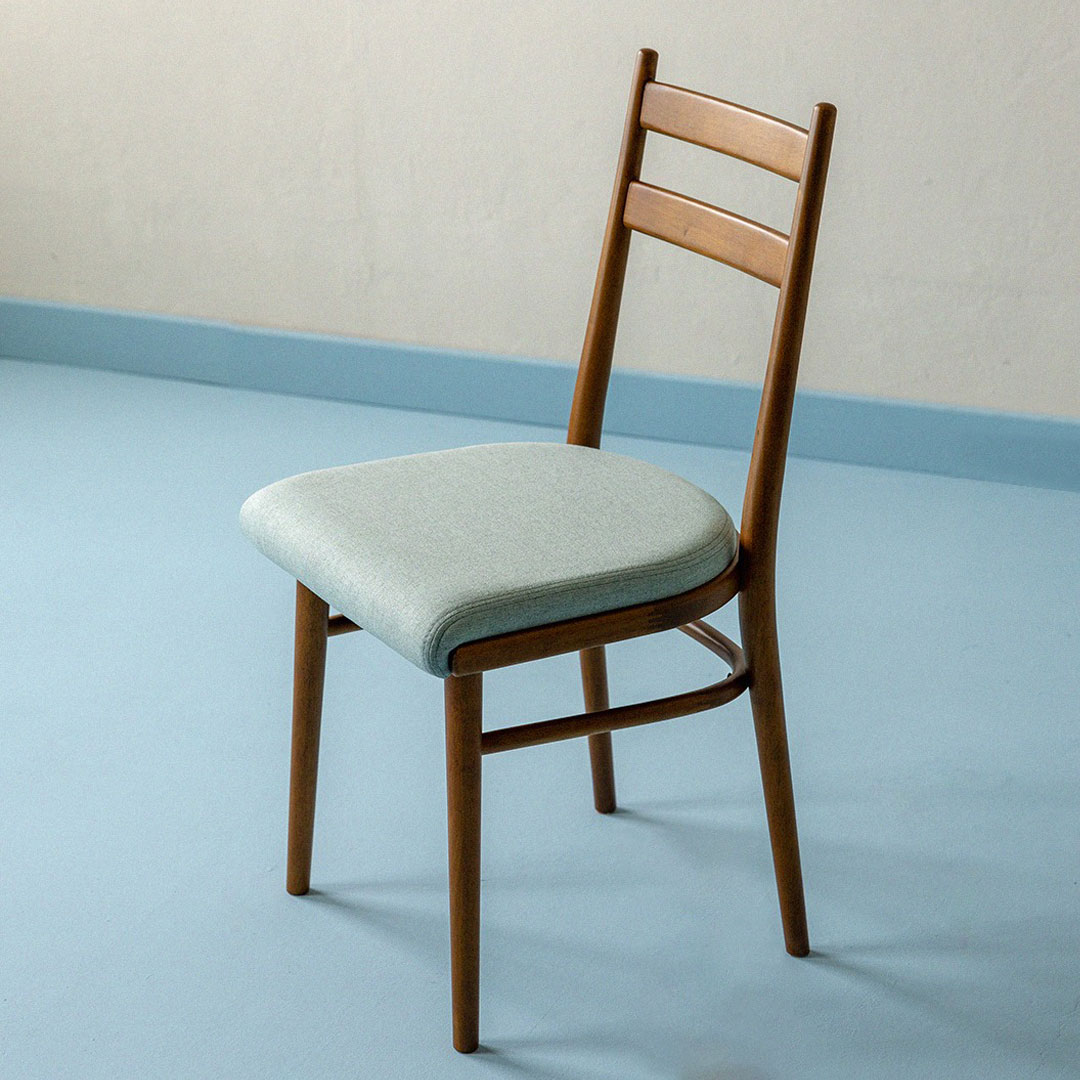 (11월특가) [쿠폰] 장미맨숀 나탈리 원목 패브릭 카페 식탁 의자 01 (-11/30)