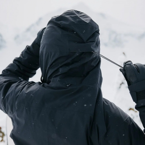 2526 버튼 AK 스노우보드 패딩 자켓 LZ 고어텍스 2L 다운 - 트루 블랙 (100061BA04) 2526 버튼 AK 스노우보드 패딩 자켓 LZ 고어텍스 2L 다운 - 트루 블랙 (100061BA04)