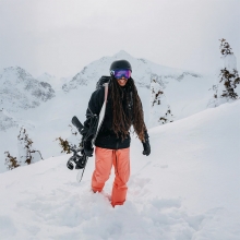 2526 버튼 AK 스노우보드 패딩 자켓 LZ 고어텍스 2L 다운 - 트루 블랙 (100061BA04)