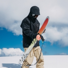 2526 버튼 AK 스노우보드 자켓 헬리텍 고어텍스 2L 스트레치 - 트루 블랙 (149781AA04)