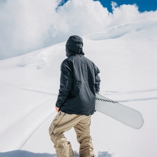 2526 버튼 AK 스노우보드 자켓 헬리텍 고어텍스 2L 스트레치 - 트루 블랙 (149781AA04)