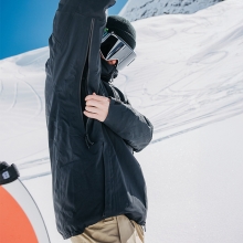 2526 버튼 AK 스노우보드 자켓 헬리텍 고어텍스 2L 스트레치 - 트루 블랙 (149781AA04)