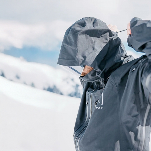 2526 버튼 AK 스노우보드 자켓 스워시 고어텍스 2L - 트루 블랙 (100011BA04)