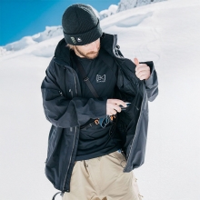 2526 버튼 AK 스노우보드 자켓 스워시 고어텍스 2L - 트루 블랙 (100011BA04)