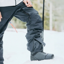 2526 버튼 AK 스노우보드 팬츠 스워시 고어텍스 2L 숏 - 트루 블랙 (100221BA04)